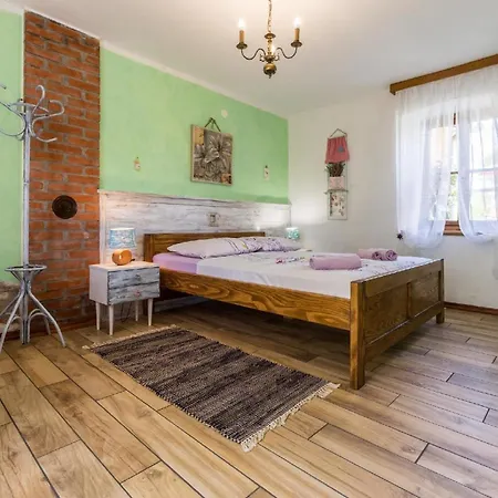 Mit Privatpool Fuer 6 Personen Ca 140 Qm In Svetvincenat, Istrien Binnenland Von Istrien Holiday home *
