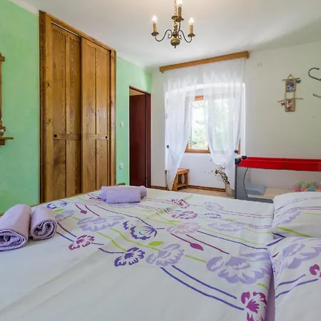 Mit Privatpool Fuer 6 Personen Ca 140 Qm In Svetvincenat, Istrien Binnenland Von Istrien Pula