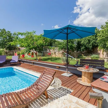 Mit Privatpool Fuer 6 Personen Ca 140 Qm In Svetvincenat, Istrien Binnenland Von Istrien *