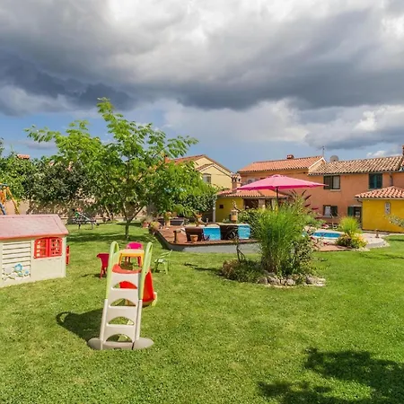 Mit Privatpool Fuer 6 Personen Ca 140 Qm In Svetvincenat, Istrien Binnenland Von Istrien Pula