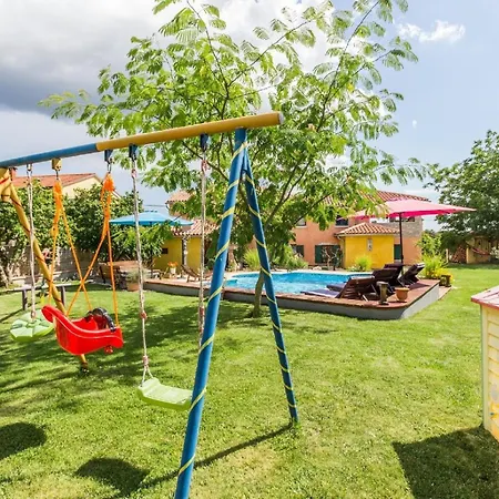 Mit Privatpool Fuer 6 Personen Ca 140 Qm In Svetvincenat, Istrien Binnenland Von Istrien