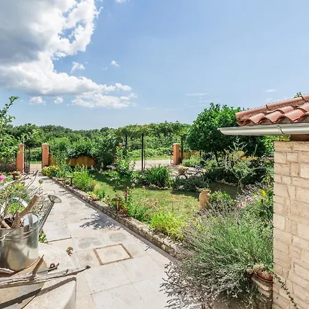 Mit Privatpool Fuer 6 Personen Ca 140 Qm In Svetvincenat, Istrien Binnenland Von Istrien Holiday home Pula