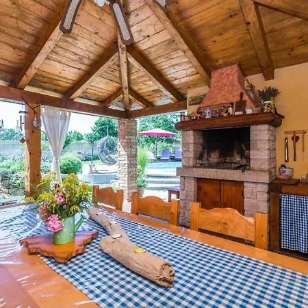 Mit Privatpool Fuer 6 Personen Ca 140 Qm In Svetvincenat, Istrien Binnenland Von Istrien Holiday home *